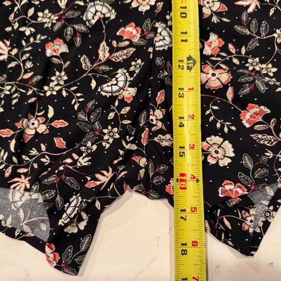 Old Navy Black Floral V-Neck Romper with Pockets NWT - Picture 15 of 16